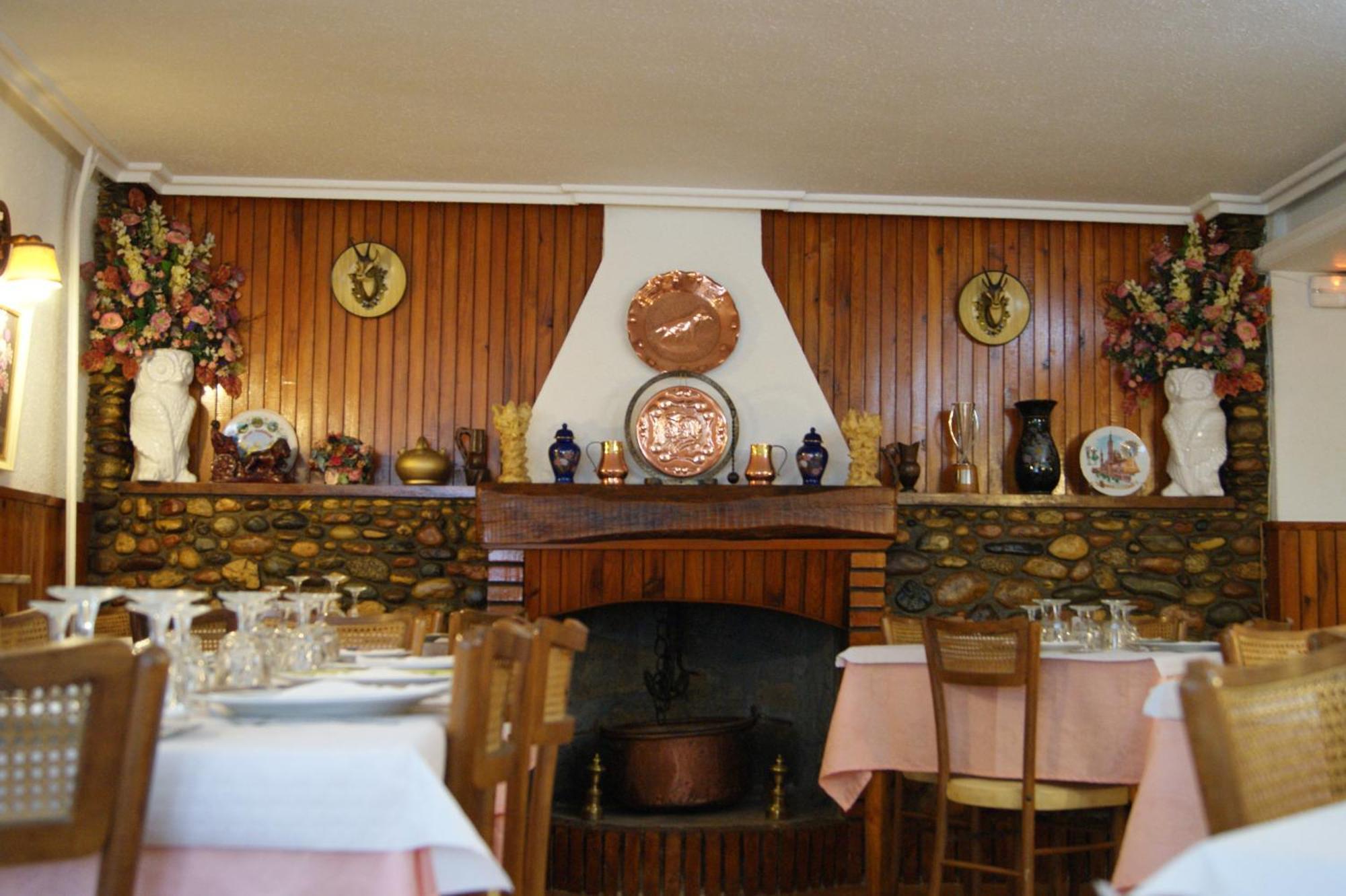 Hostal Pirineos Meliz Bielsa Eksteriør bilde